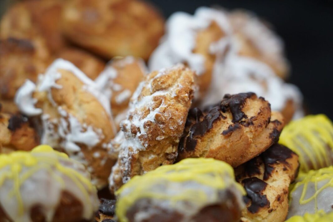 Los mercados municipales de Madrid celebran San Isidro con degustaciones de rosquillas del santo y 13 millones para su modernización
