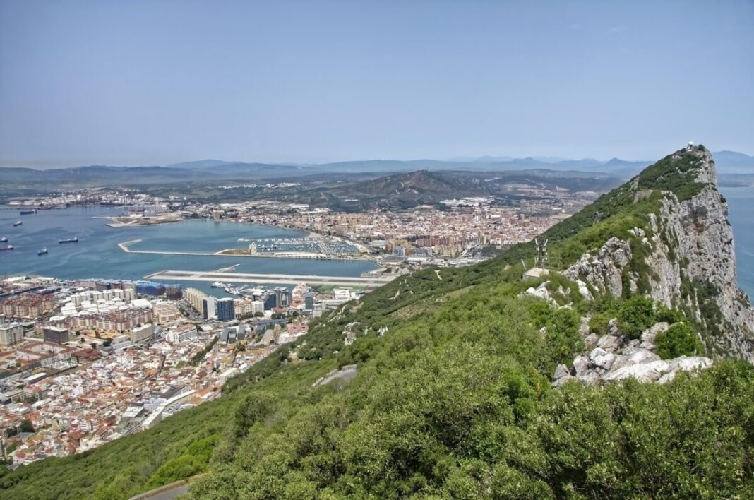 Gibraltar suprime la Verja y elimina los controles en su frontera terrestre con España