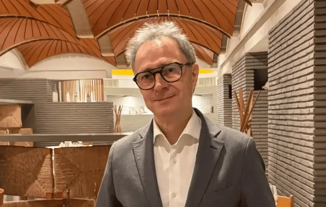 El Premio Nacional de Gastronomía 2026 distingue al jefe de sala de Nou Manolín, en Alicante